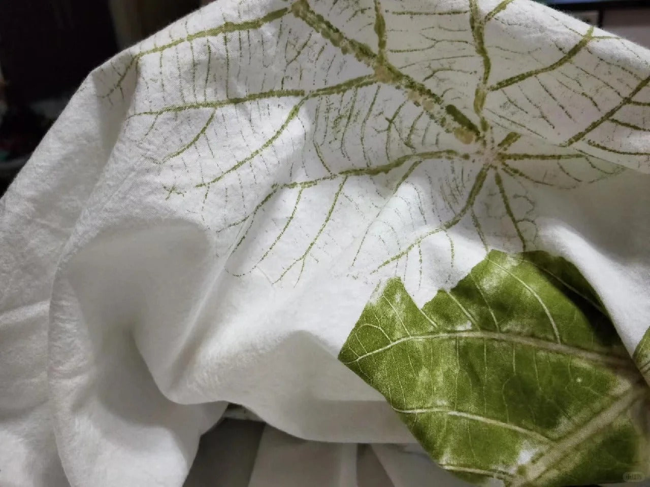 The white bed sheets are easy to use and inexpensive. You can try plant dyeing by yourself. - Charliehomemaker store